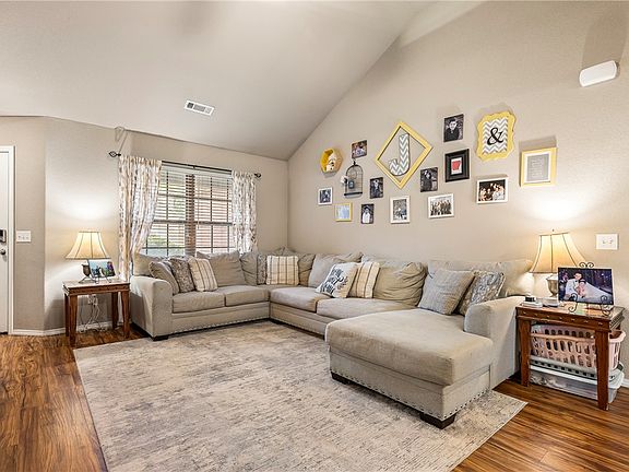 3rd image of 2987 Willow Spring Ct