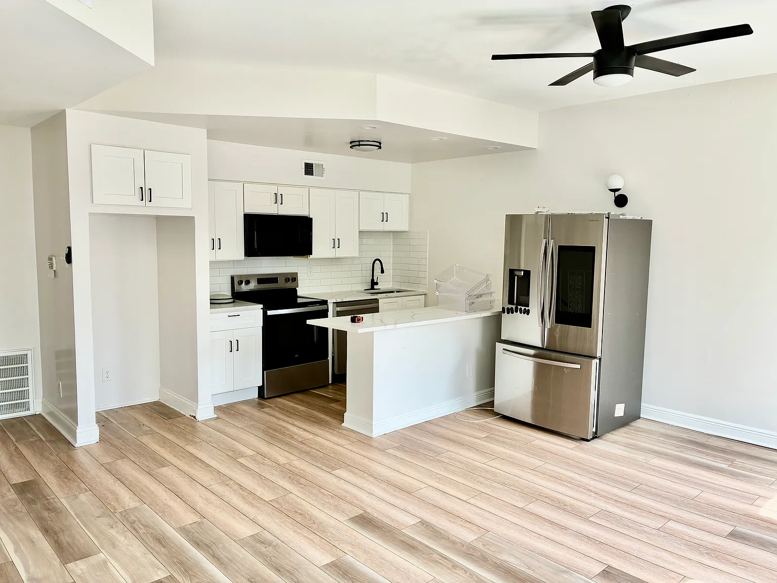2 bed, 1050 sqft, $1,200 — Photo 2