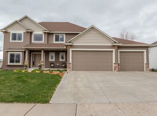 9093 Woodland Dr, Saint Bonifacius, MN 55375