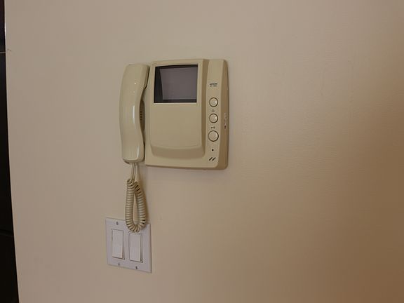 5th image of 221 Kingsland Ave APT 2
