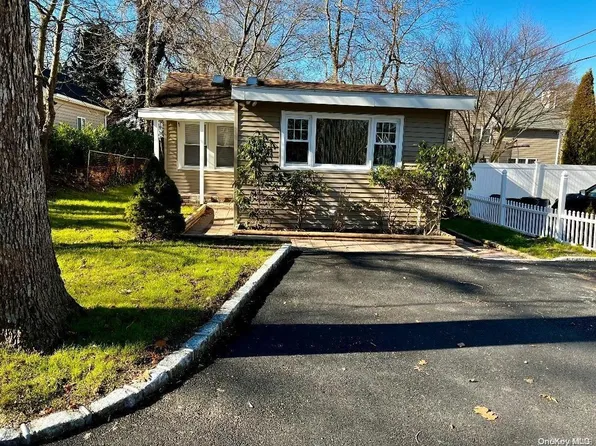 14 Valley Drive, Sound Beach, NY 11789