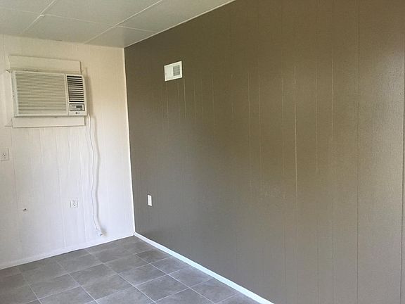 3rd image of 2226 Golfview St
