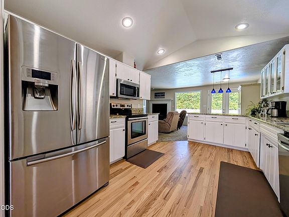 2nd image of 2749 Brookside Dr