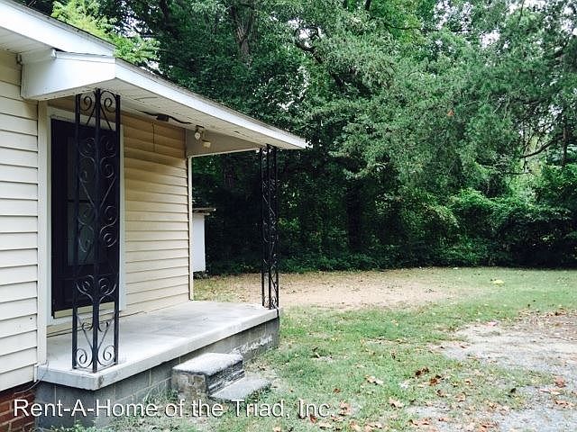 2nd image of 1627 Rainbow Dr