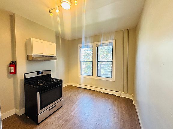 4th image of 122 Randolph Ave #17E
