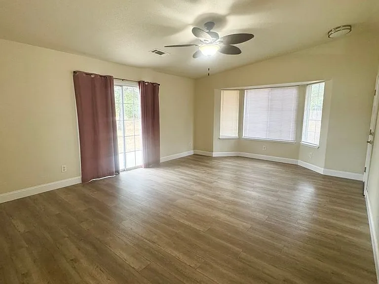 1040 Michael Ln — Photo 5