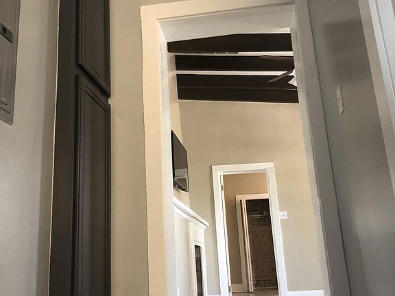 5th image of 823 Dauphine St