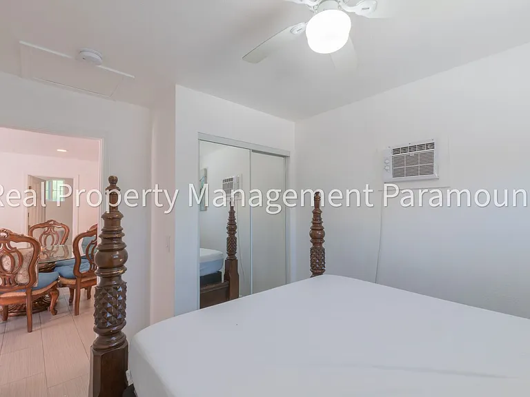 1362 E 61st Street — Photo 12