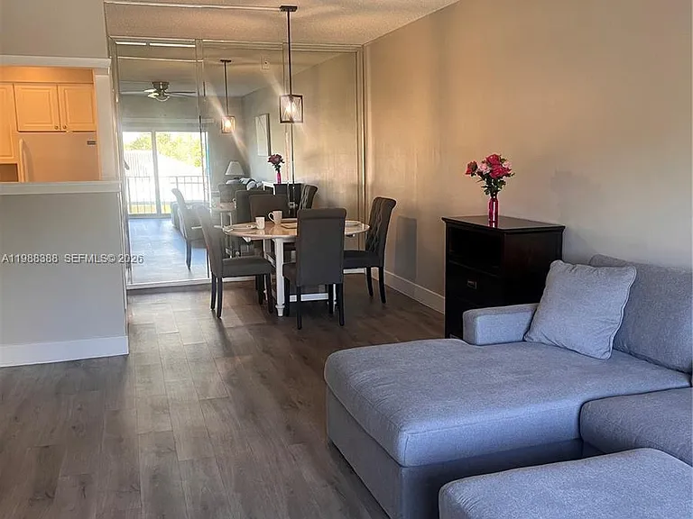 400 N Riverside Dr #214 — Photo 5