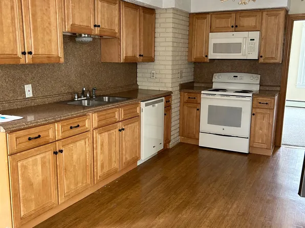 15 Curve St APT A, Millbury, MA 01527