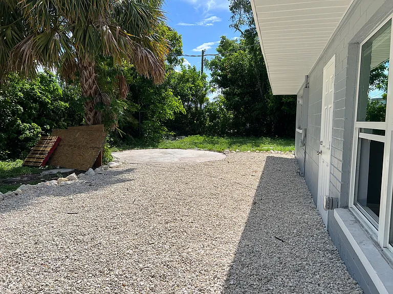 2148 Aldridge Ave — Photo 21