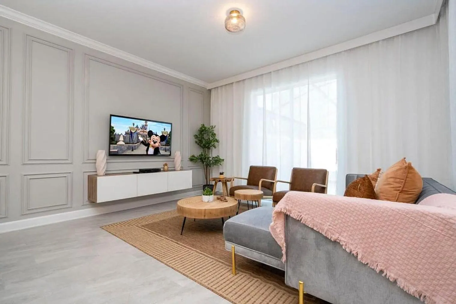 4 bed, 3.0 bath, 2529 sqft, $5,813 — Photo 1