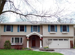 9030 N Pelham Pkwy, Bayside, WI 53217