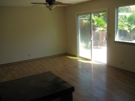 3rd image of 102 Millhaven Pl