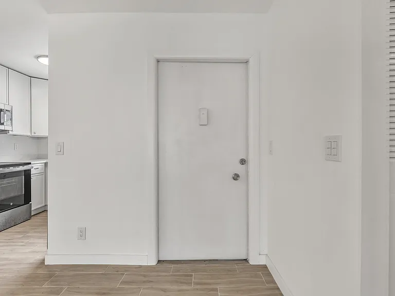 2747 Dudley Dr E #D — Photo 51