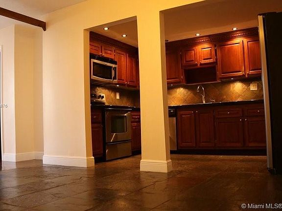 5th image of 1465 NE 123rd St APT 405