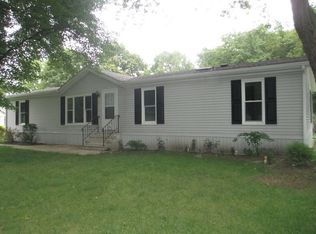 4 Mark Ct, Olmsted Falls, OH 44138