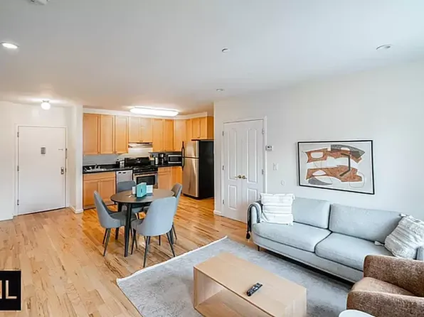 567 Warren Street image 1 of 10