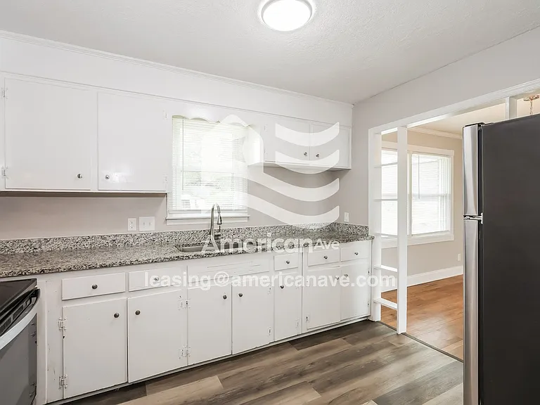 282411_006_kitchen_7.jpg