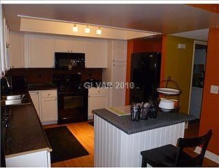 3rd image of 3332 Delderfield Ave