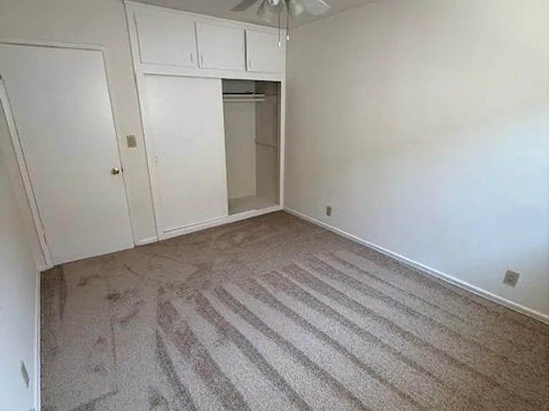 11813 Iowa Ave — Photo 13