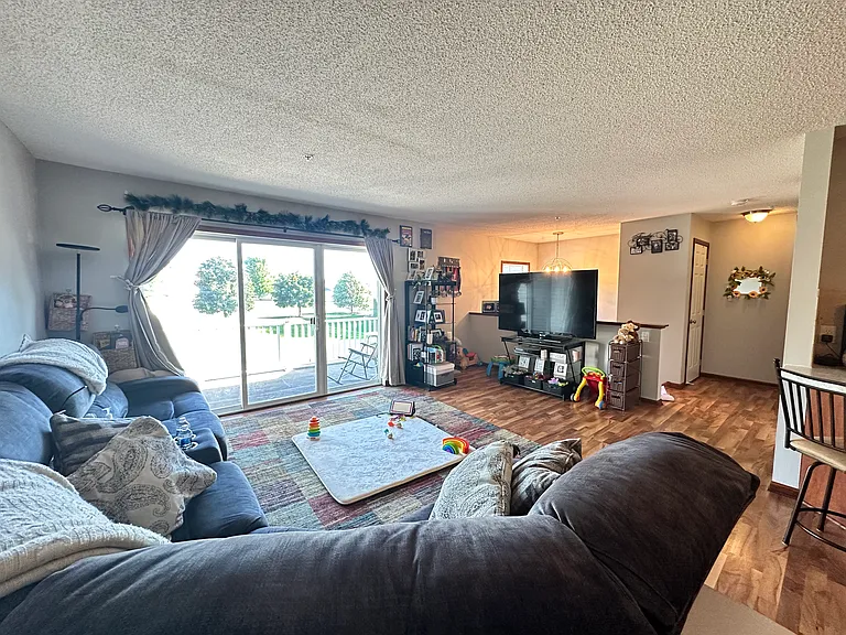 19360 Claremont Dr — Photo 38
