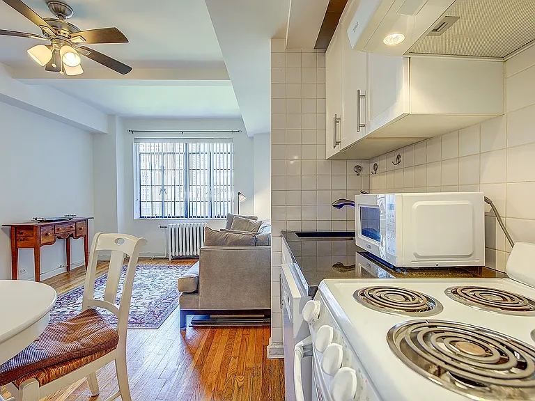 45 Tudor City Pl #1607 — Photo 3