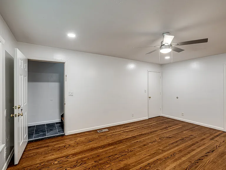 4620 N Harvey Pkwy — Photo 17