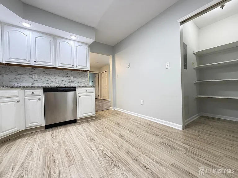 511 Dunn Cir — Photo 7
