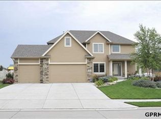 7636 Leawood St, Papillion, NE 68046