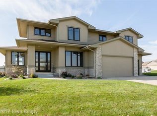 3450 160th St, Urbandale, IA 50323