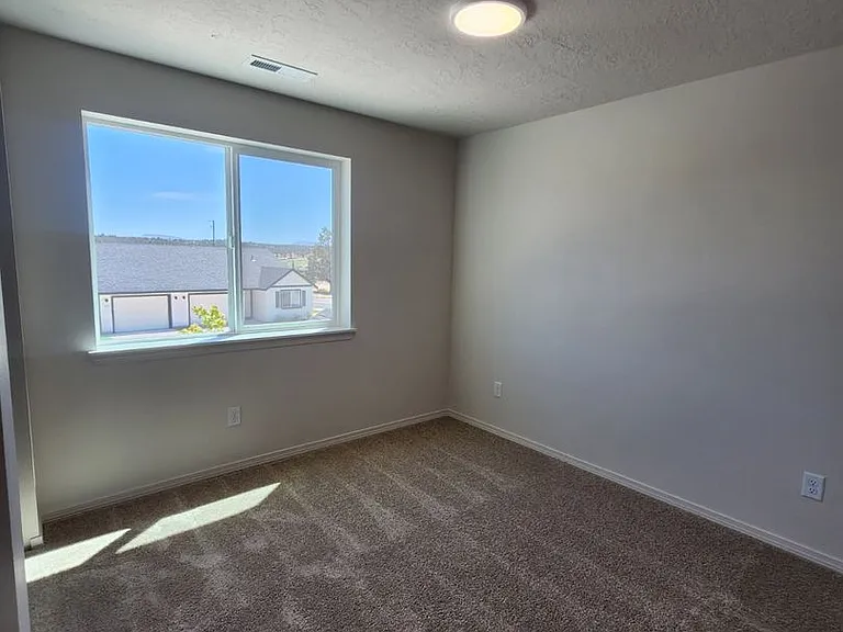 918 SE Starview Ave — Photo 6