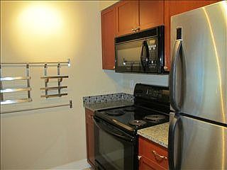 4th image of 4832 Fauntleroy Way SW #103