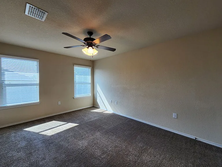 622 Creekside Cir — Photo 18