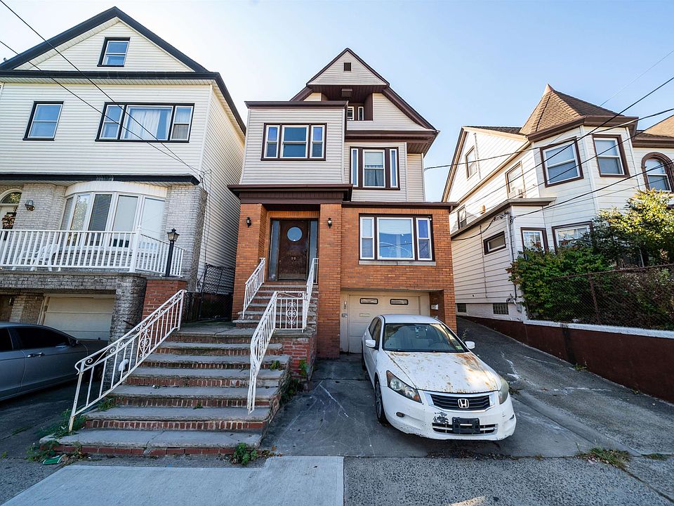 1st image of 20 W 22nd St