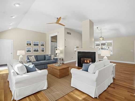 4th image of 240 Surf Drive