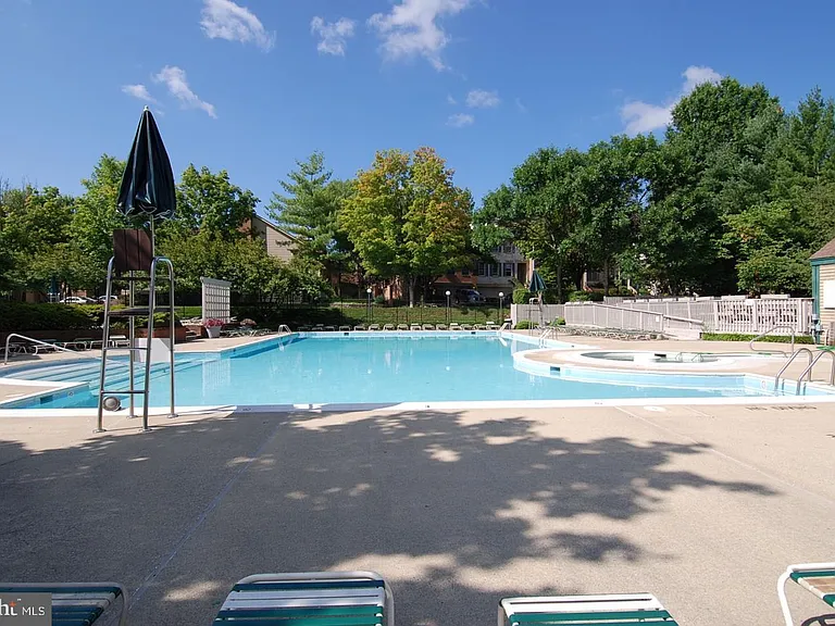 5716 Chapman Mill Dr #200 — Photo 31