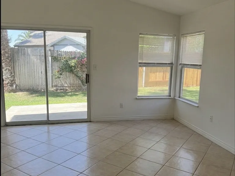 8420 Winlock St — Photo 6