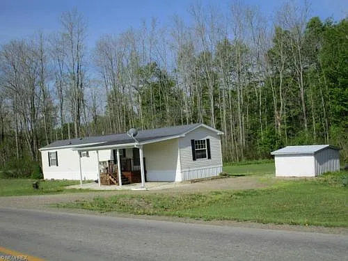18027 Beaver Center Rd photo 1
