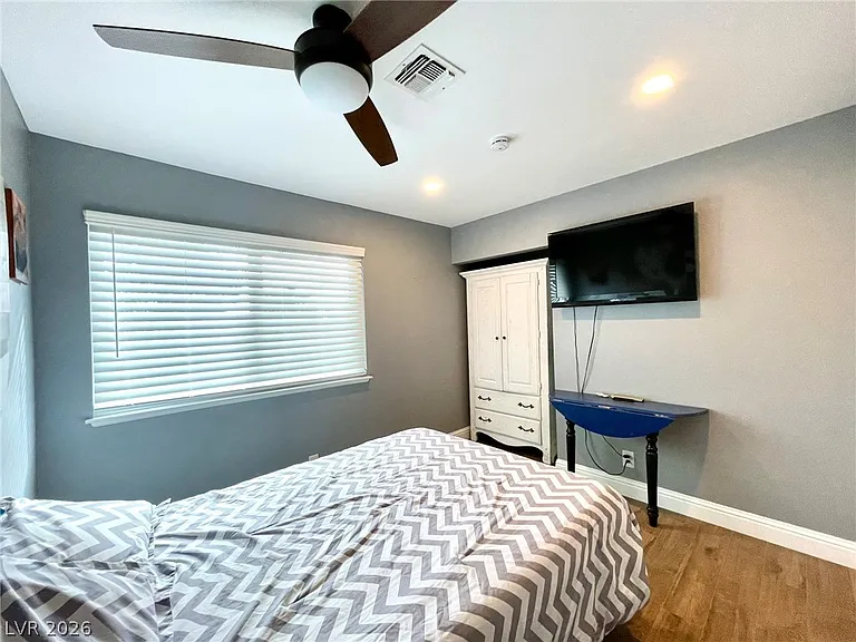 2246 Windsor Dr — Photo 35
