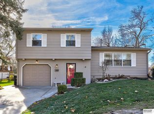 9647 Ruggles St, Omaha, NE 68134