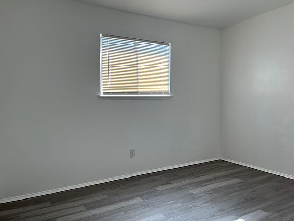 3rd image of 108 Robins Dr