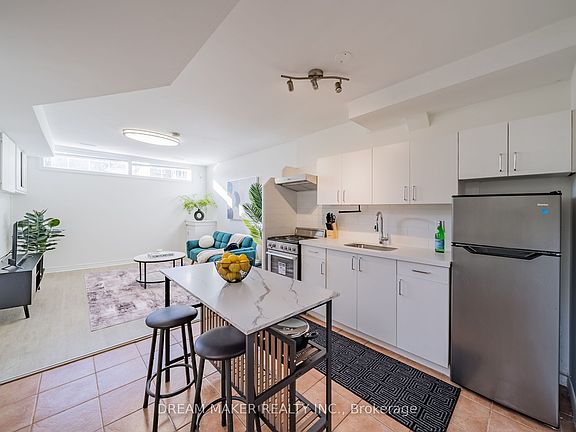2nd image of 207 Cabot St