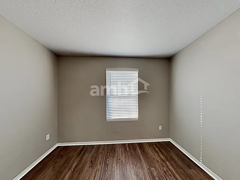 1038 N Cambrick Dr — Photo 11