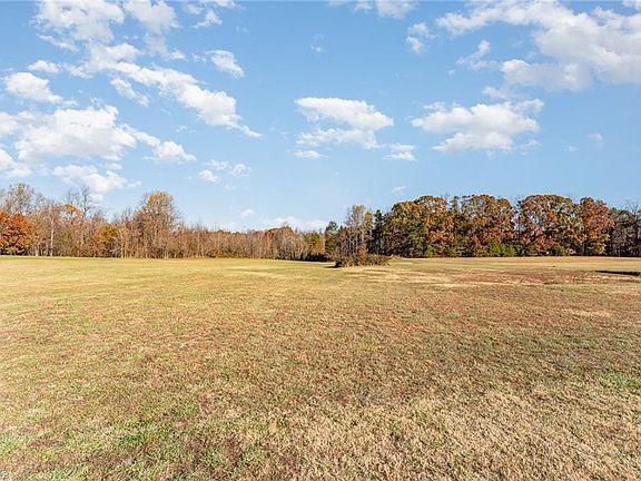 5th image of 2910 Country Ln