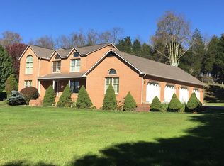 437 Forest Hills Dr, Pounding Mill, VA 24637