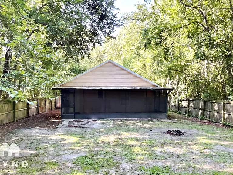 824 Helen St — Photo 13