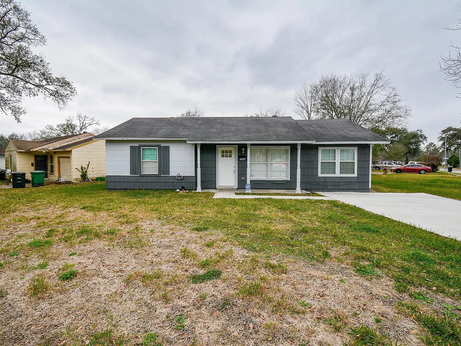 3 bed, 1.0 bath, 1084 sqft, $1,600 — Photo 1