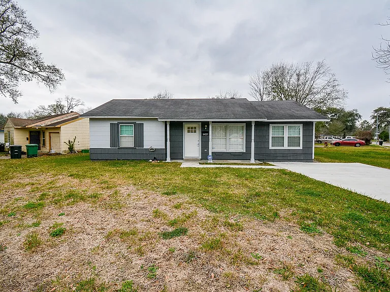 6422 Sherwood Dr — Photo 1