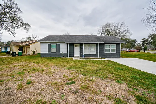 6422 Sherwood Dr Photo 1